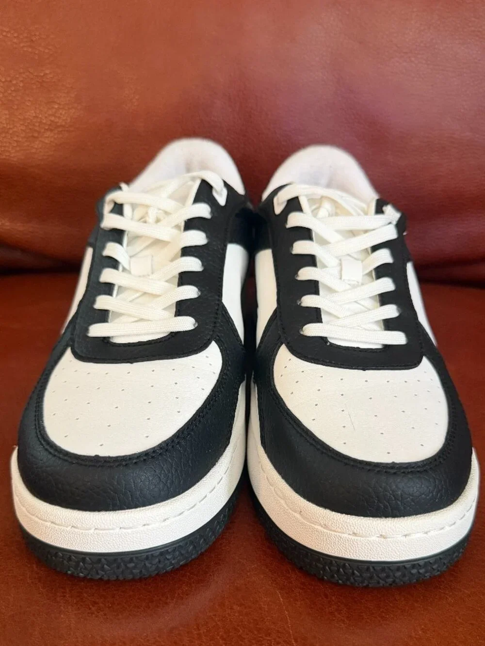 ALO Unisex Recovery Mode Black/White Vegan Leather Sneakers Size: M:8 W:9.5